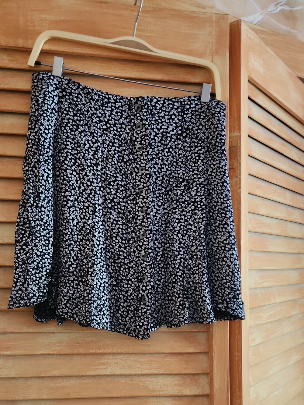 American Eagle Outfitters Black with White Floral Button-Front Mini Skirt